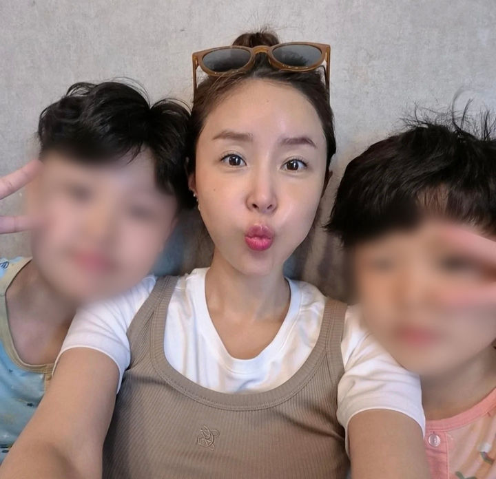 신지, 예비남편 논란 후 행복 미소 