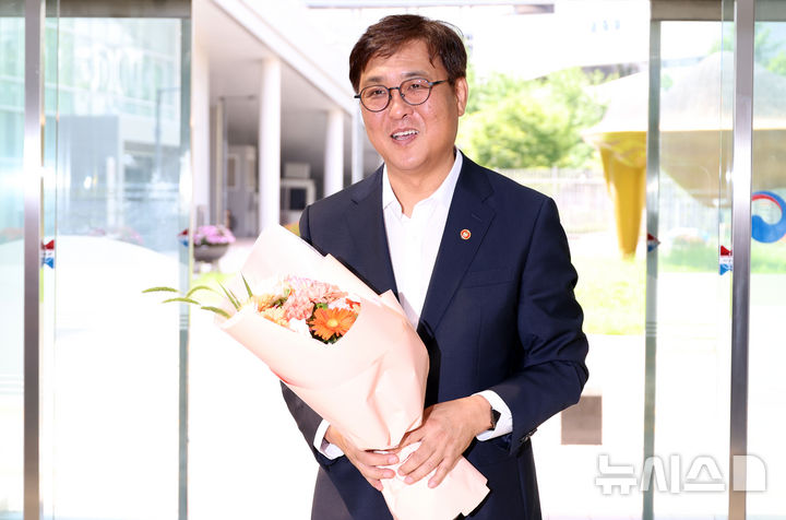 [이번주 인물] 李정부 문화예술 수장 최휘영…번역가서 소설가 된 안톤 허