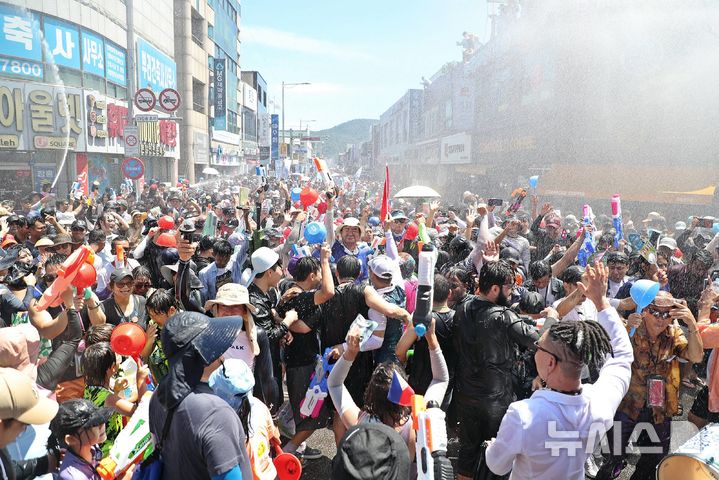 장흥 물축제,  K팝과 만난다
