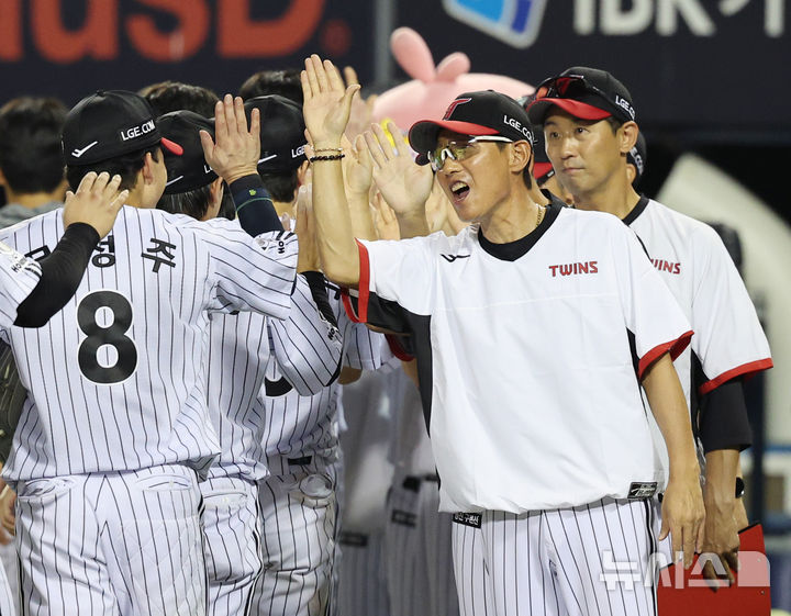 LG와 한화, 26년 만의 우승컵을 놓고 격돌하는 한국시리즈