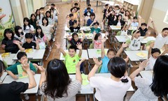 "韓학생 학교 있는 시간 22% 불과…불평등 원인, 학교 밖"