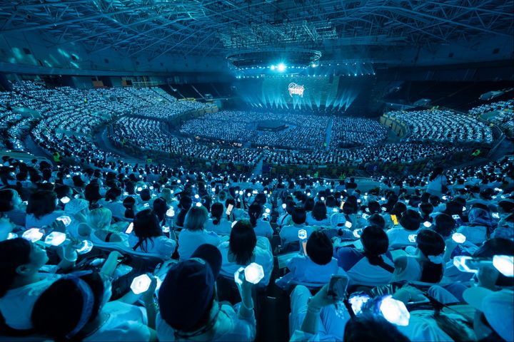 플레이브, 버추얼 아이돌 첫 체조 콘서트 성료…11월엔 고척돔 입성
