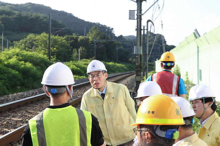 강희업 국토차관 무궁화호 사고현장 방문… 강희업 국토차관 무궁화호 사고현장 방문…
