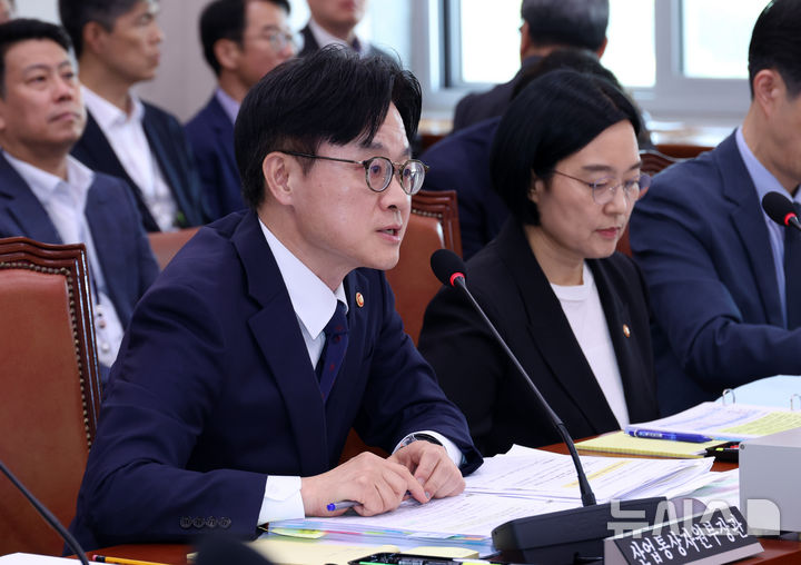 산업장관, 美 웨스팅하우스 계약 불공정 논란에 산업장관, 美 웨스팅하우스 계약 불공정 논란에