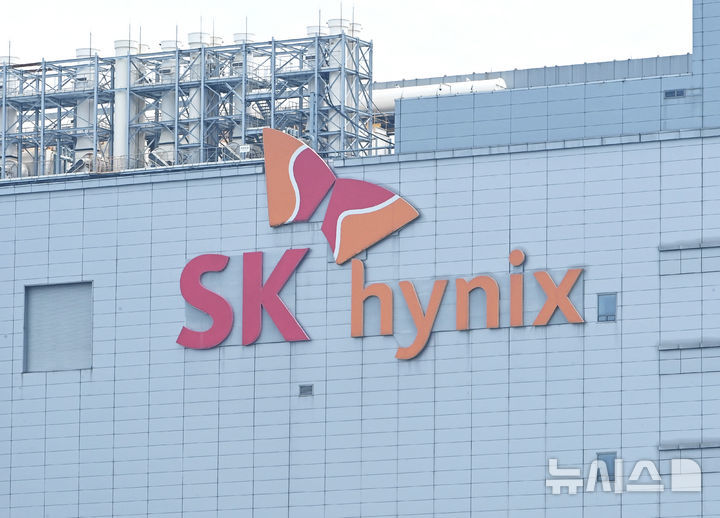 SK하이닉스, 12거래일 만에 하락 마감…4%↓[핫스탁](종합)