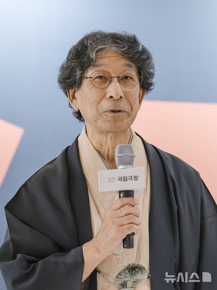 '아픈 역사' 강제 징용, 노가쿠로 한국 무대에…日 연출가 