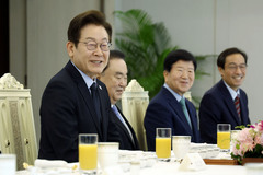 이 대통령, 與 상임고문단 靑 초청해 오찬…국정운영 조언 구할 듯