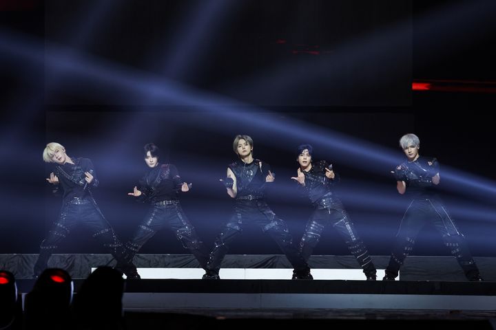 투모로우바이투게더, '세카이계' 완결…'소년 성장서사' 기승전결