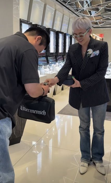 지드래곤, 경호원에게 명품 시계 선물 