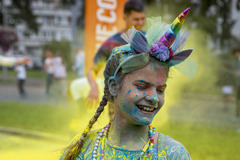 색색의 가루 맞으며 달려요 [뉴시스Pic]