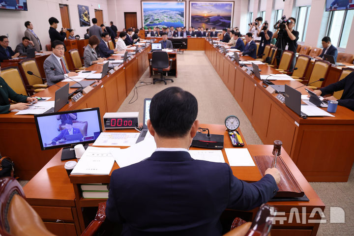 여야 "여객기 참사로 부모 잃은 가족에 상속세 공제 검토해야"