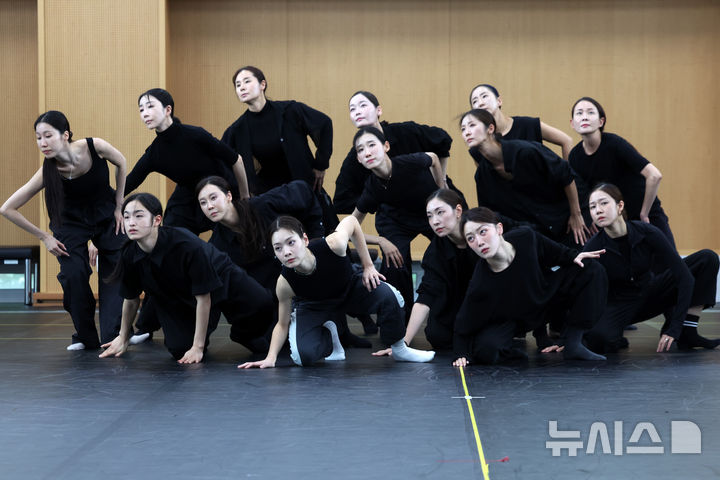 '사자의 서' 국립무용단장 김종덕 