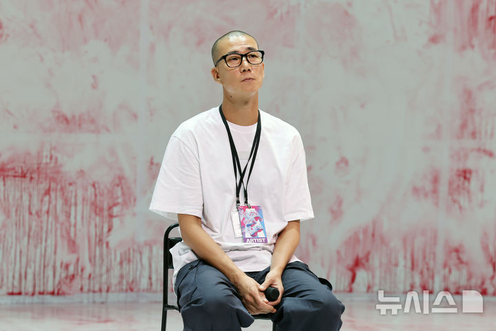 무용수도 힘들었다는 '핑크'…김성훈 안무 