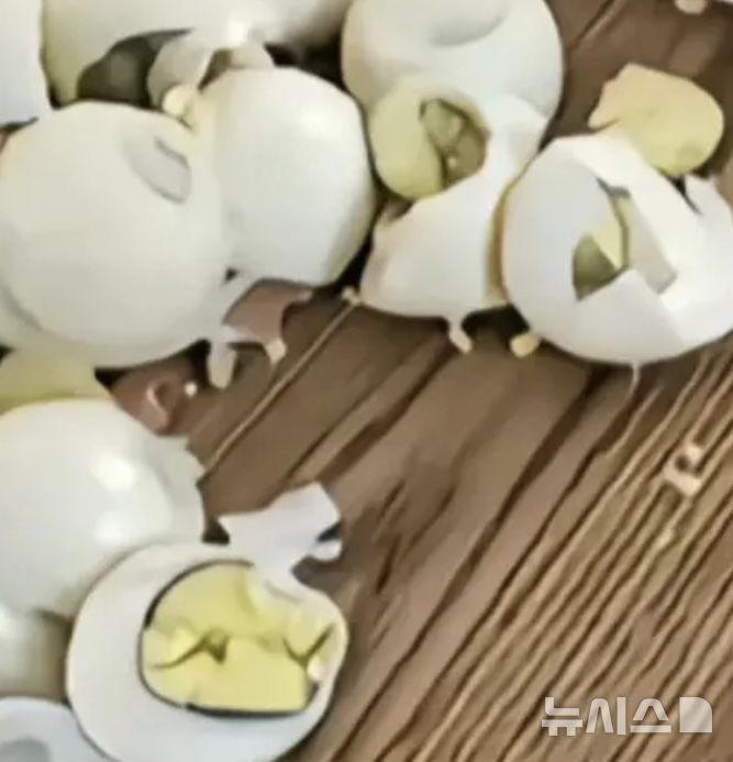 조식 달걀 10개 챙기다 걸리자…으깨고 떠난 中 여성