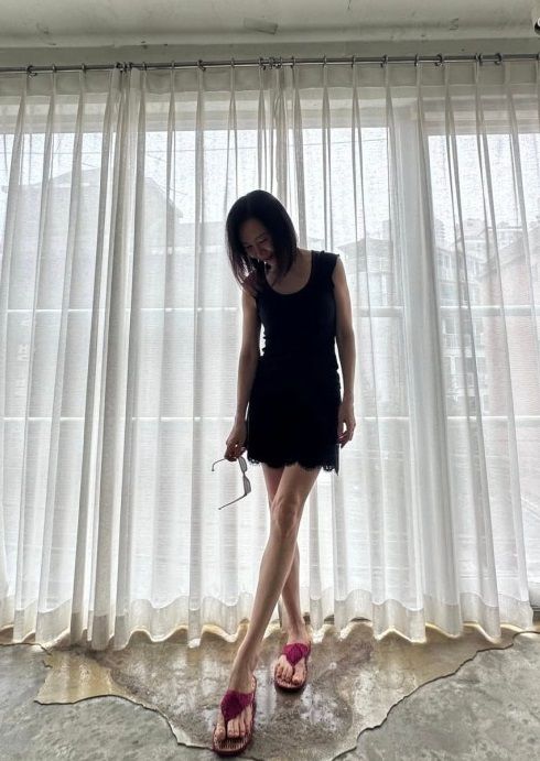 57세 채시라, 미니원피스도 완벽…세월 거스른 미모[★핫픽]