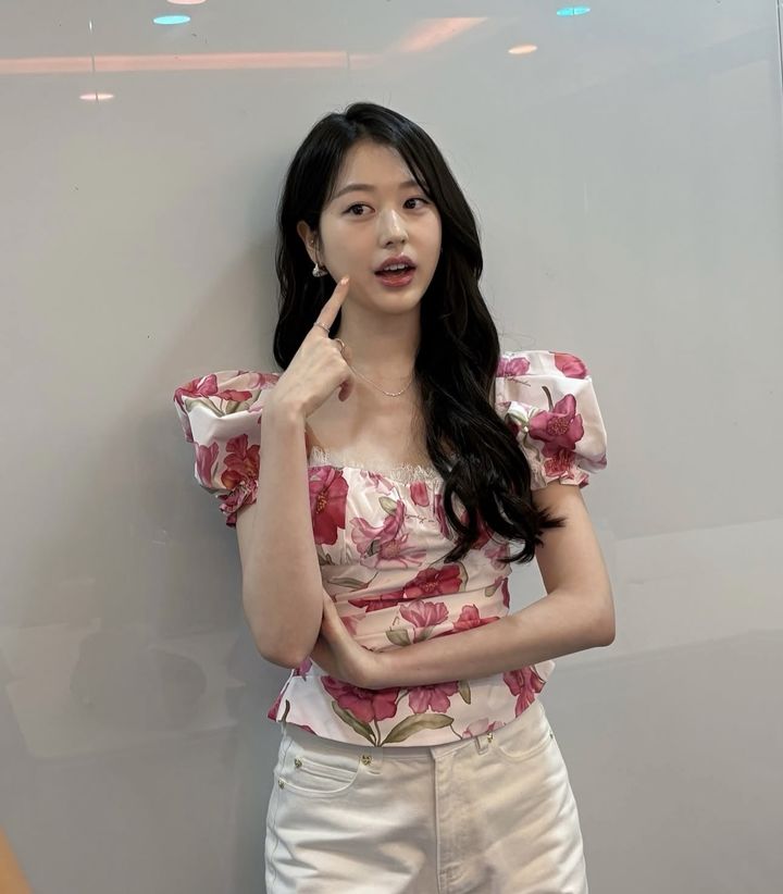 장다아 '볼 콕' 포즈 하니 장원영 똑 닮아…완벽 미모