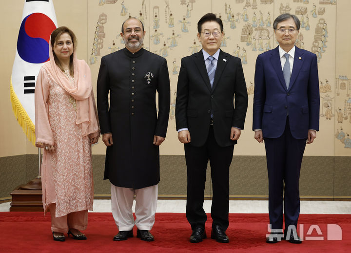 ​李대통령, 취임 후 두 번째 주한대사 신임장 제정식  – 출장용접