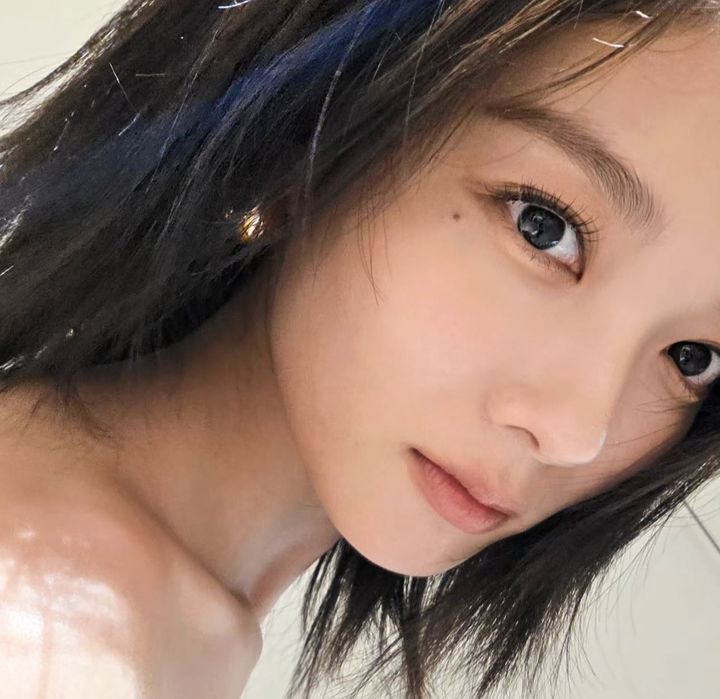 김유정 여백 없는 미모에 깜짝…청량 분위기 뽐내