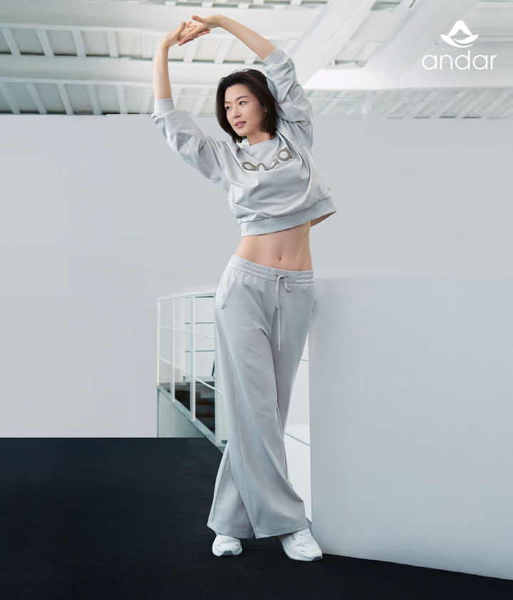 전지현 '북극성' 대사에 中서 광고 후폭풍…美향한 K애슬레져 '안다르'는 피해가