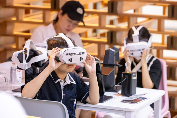 국가유산진흥원, 병원 찾아가는 '국가유산 디지털 체험관' 운영 국가유산진흥원, 병원 찾아가는 '국가유산 디지털 체험관' 운영