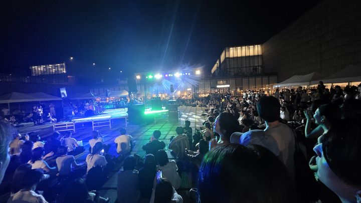 미술관이야 공연장이야?…‘삼청나잇’ 국립현대미술관 인파 북적