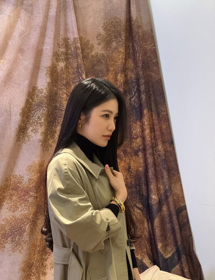 신예은, 가을 분위기 완성…트렌치코트 완벽 소화