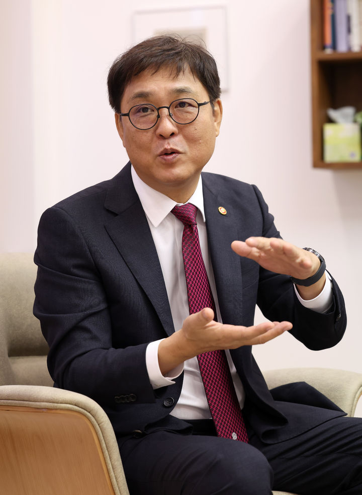 최휘영 장관, 청년 미술작가들에 최휘영 장관, 청년 미술작가들에