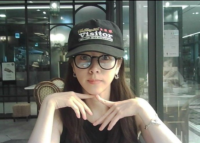 한지민, 뿔테안경 써도 예쁘네…김혜수·한효주도 '♥'