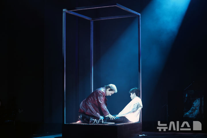 타임머신 있다면 사도와 영조, 운명 달라졌을까…뮤지컬 '쉐도우' 타임머신 있다면 사도와 영조, 운명 달라졌을까…뮤지컬 '쉐도우'