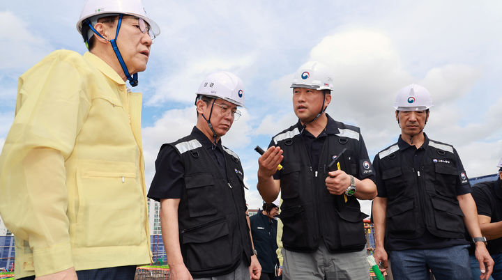 국토부·노동부, LH 건설공사 현장 불법하도급 합동 점검  