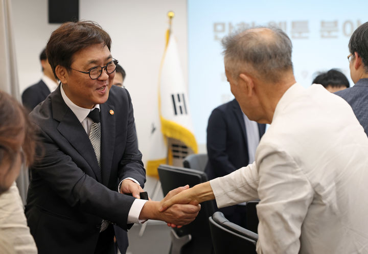 최휘영 장관, 이현세 만나 