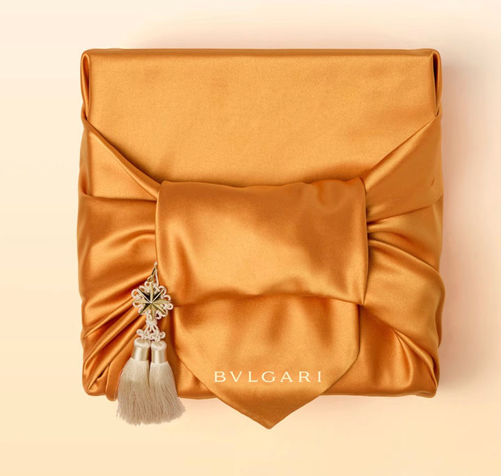 보자기 포장 낯익네…콧대 높던 명품들, 韓 추석특수 노린다