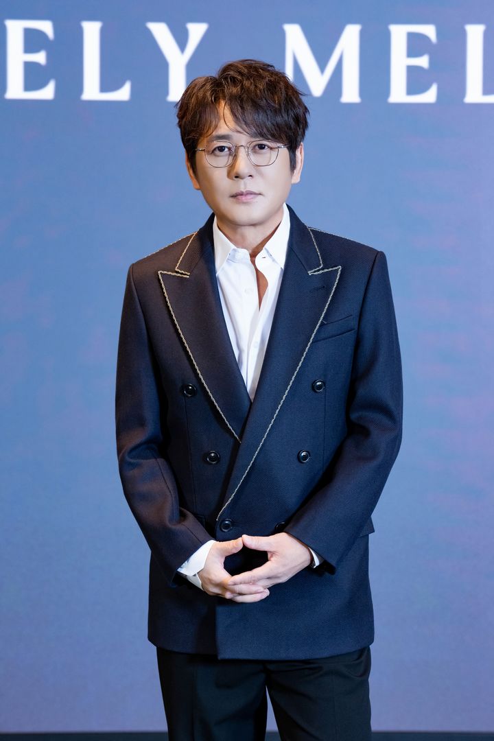 '애이불비' 신승훈, 35주년 발라드 '철벽수비' 황제