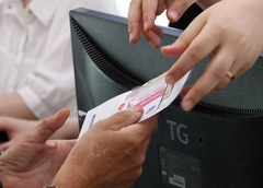 민생지원금, 누가 얼마나?…4인가구 '40만~240만원'[전쟁추경]