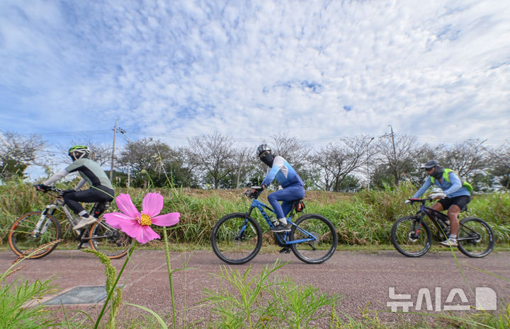 ​전북 남부 오전 빗방울…낮 26~29도 ‘식중독 주의해야’  – 출장용접