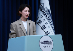 靑 "이 대통령, 17억 근저당 이자 받지 않기로 해"
