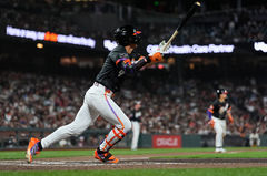 이정후, MLB 개막 3경기 만에 침묵 깼다…양키스전 2루타 쾅