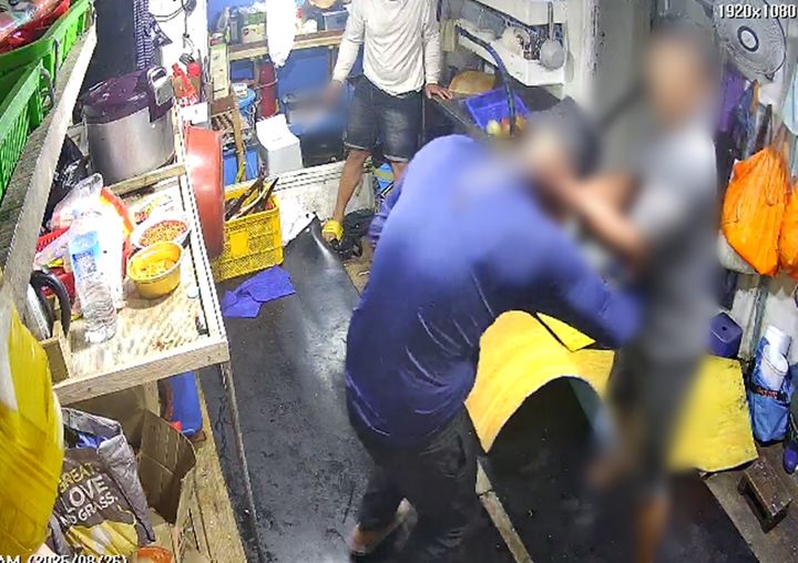 술값 시비 끝에 ‘칼부림’…군산서 외국인 선원 구속 송치 폰테크
