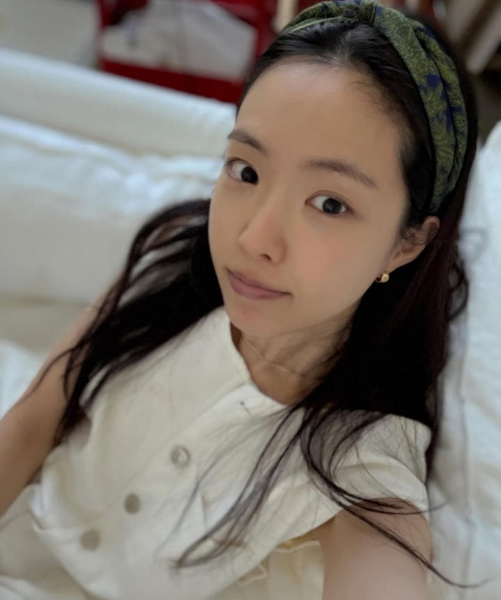 손나은 민낯에도 뚜렷 이목구비 