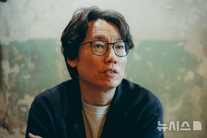 두번째 소설 펴낸 영화감독 김영탁 "좀 느슨하게 살아도 괜찮아요" [문화人터뷰]