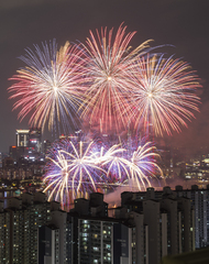 여의도 불꽃축제 '명당' 스타벅스 매장 30만원 패키지 30초 '완판'