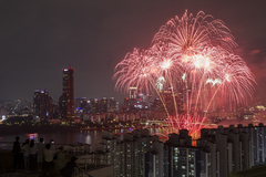 "불꽃축제 하루 보려고 600만원?"…여의도 호텔값 '헉', 명당도 40만원