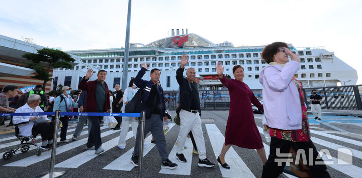 외래 관광객, 9월까지 1408만↑…'목표 2000만' 아직도… 외래 관광객, 9월까지 1408만↑…'목표 2000만' 아직도…