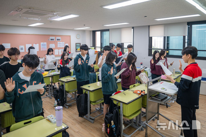 폰테크 달인 “스마트폰 없으니 친구와 가까워져 학교 생활이 행복해요” 