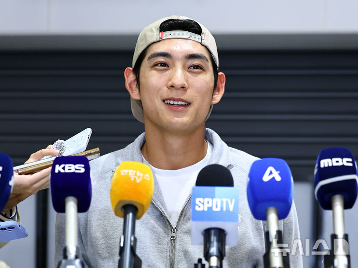 이정후 특별공로상 수상, 삼성 디아즈와 후라도 재계약 소식 전해져