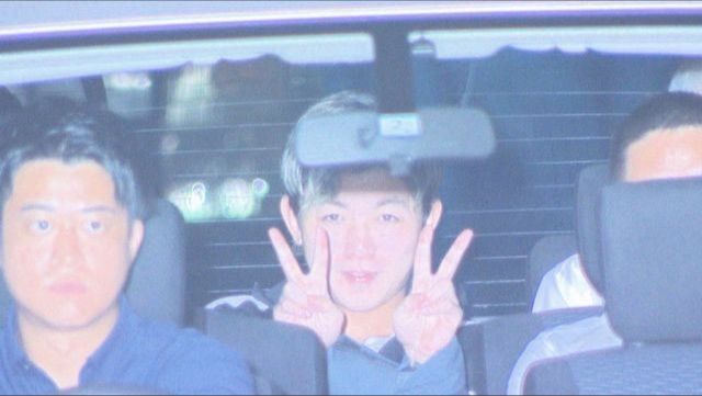 폰테크 달인 카메라 향해 웃으며 ‘브이’…교제女 딸 손·발 묶고 성추행한 20대男(영상) 