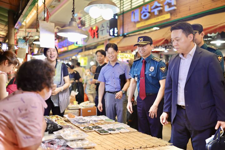 부전시장 간 부산경찰청장 직무대리, 치안활동 현장점검 – 탐정사무소 인천탐정사무소 서울탐정사무소