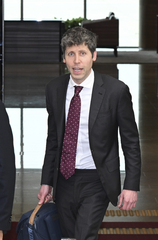 샘 올트먼, 머스크의 '오토파일럿' 안전성 비판…'사망 사고' 언급