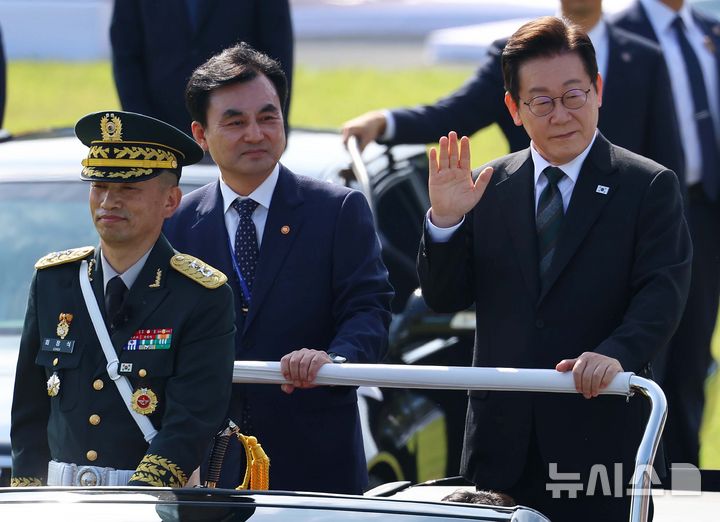 국군의날 기념식에 자폭·스텔스 무인기 첫 등장…참가병력은 전년比 5분의 1 – 탐정사무소 인천탐정사무소 서울탐정사무소