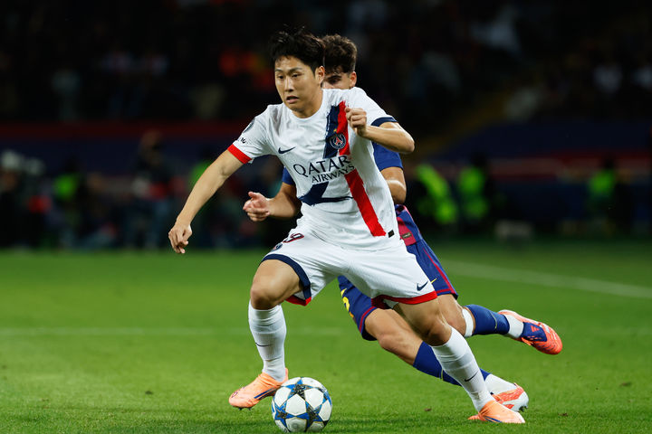 폰테크 달인 ‘이강인 교체 출전·골대 강타’ PSG, 바르셀로나에 2-1 역전승 